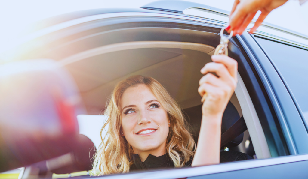 Czy zakup samochodu trzeba zgłosić w urzędzie skarbowym?